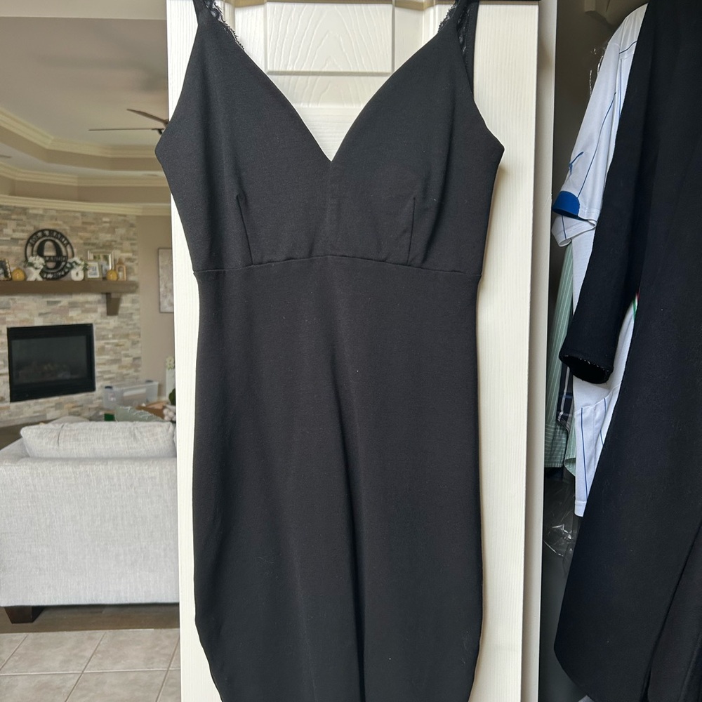 Windsor Black Sheath Dress V-Neck Sleeveless Cocktail